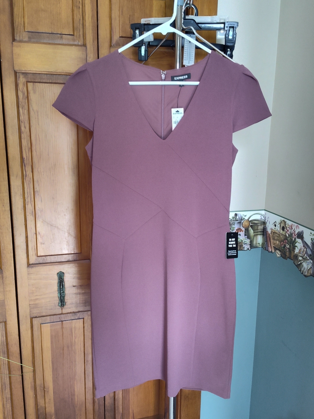 Express Mauve V‑Neck Midi Sheath Dress
